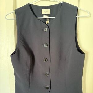 Aritzia Regal vest in Navy. Size 4, NWT